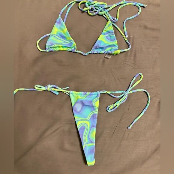 Kendall Jenner swimsuit - Picture 2 of 2